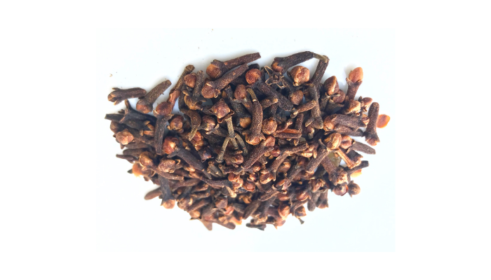 Fennel or clove seeds